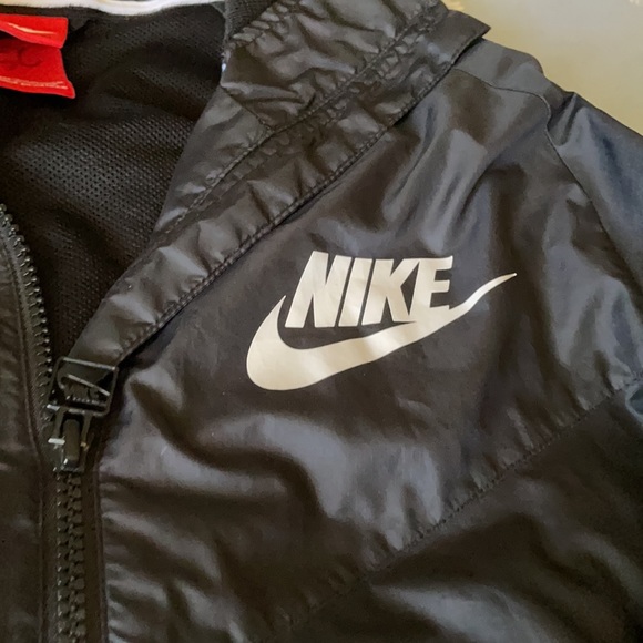 Nike Windbreaker - Picture 3 of 4